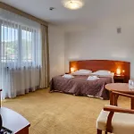 Hotel Muszyna 무스지나