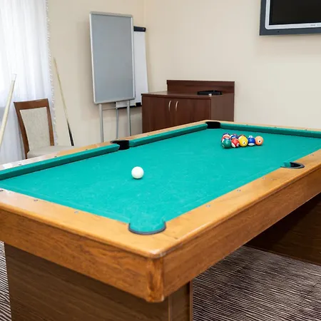מלון Hotel Muszyna מוז'ינה