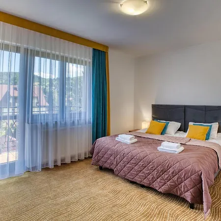 Hotel Muszyna 무스지나