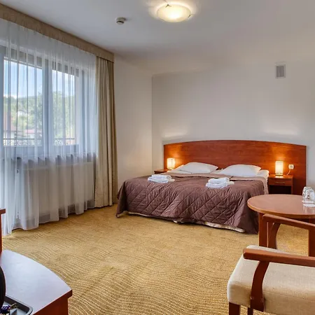Hotel Muszyna 무스지나