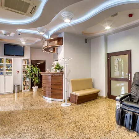 Hotel Muszyna 무스지나